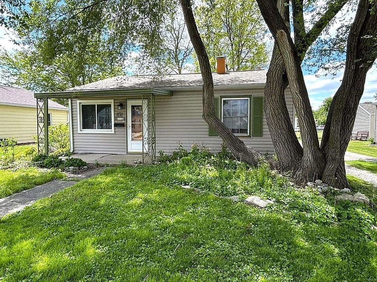 Listing photo 2