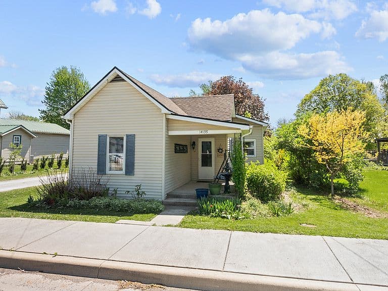 Listing photo 2