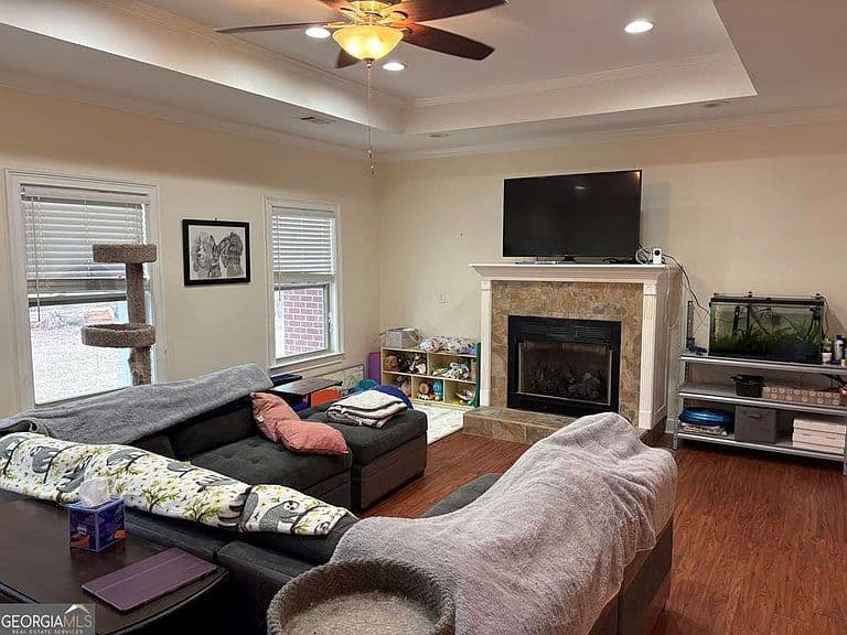 Listing photo 2