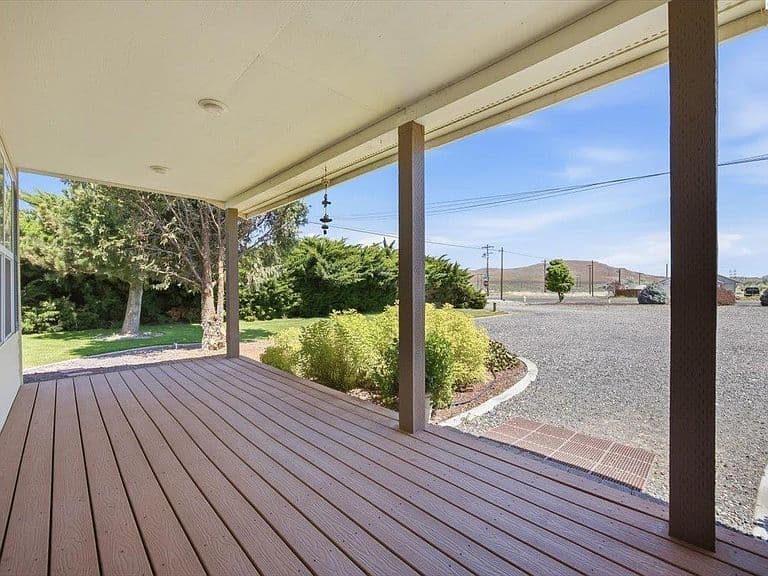 Listing photo 3