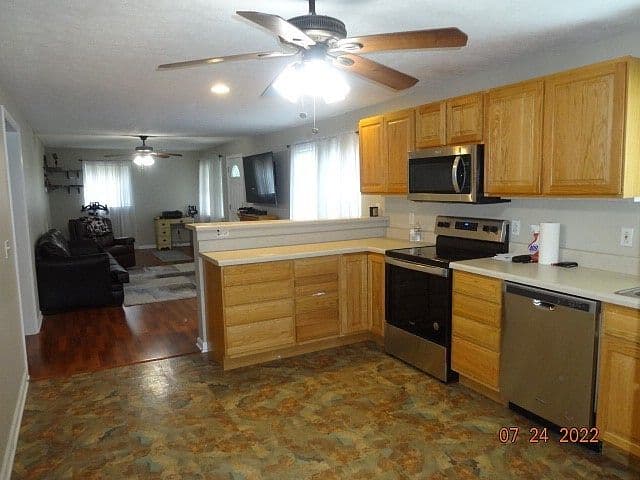 Listing photo 4