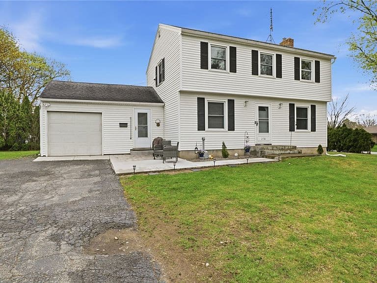 Listing photo 3