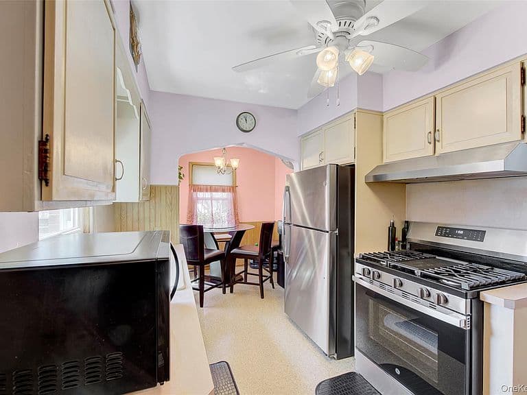 Listing photo 5