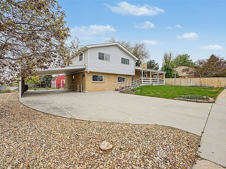 Listing photo 2