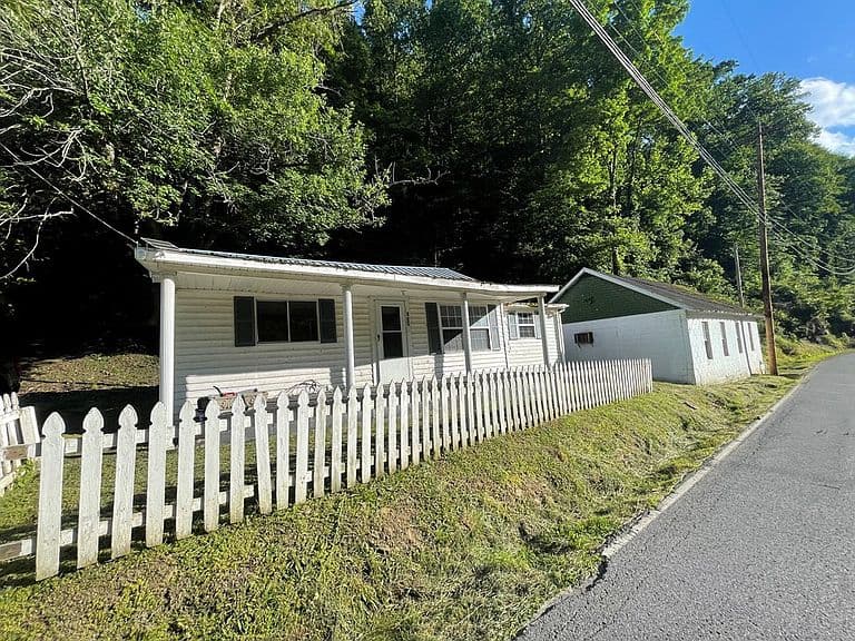 Listing photo 3