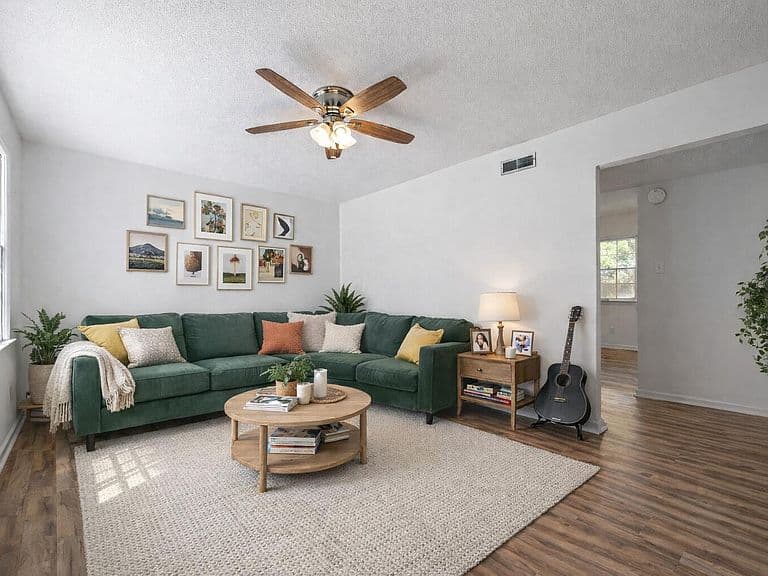 Listing photo 2