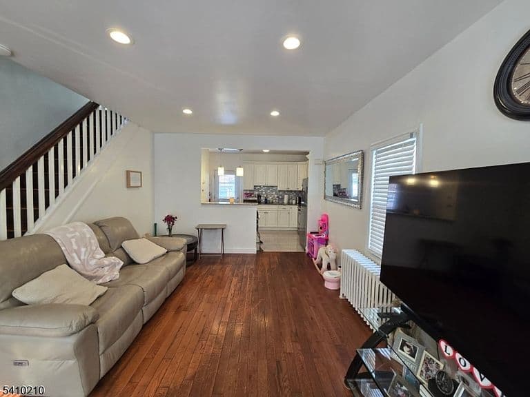Listing photo 5