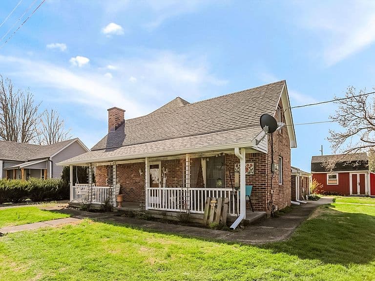 Listing photo 2