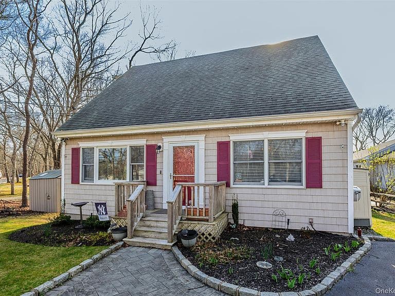 Listing photo 2