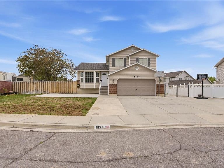 Listing photo 2