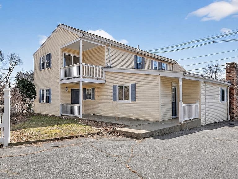 Listing photo 2
