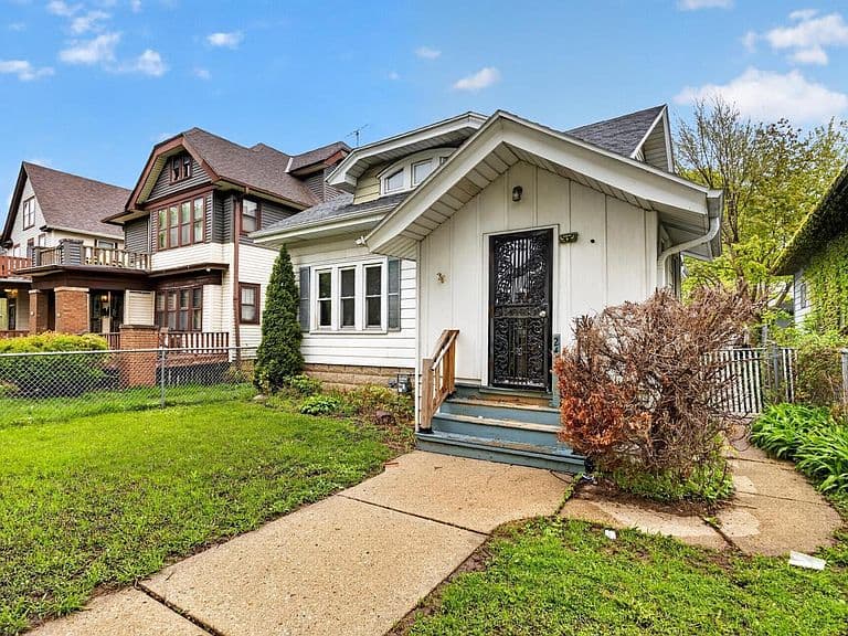 Listing photo 3