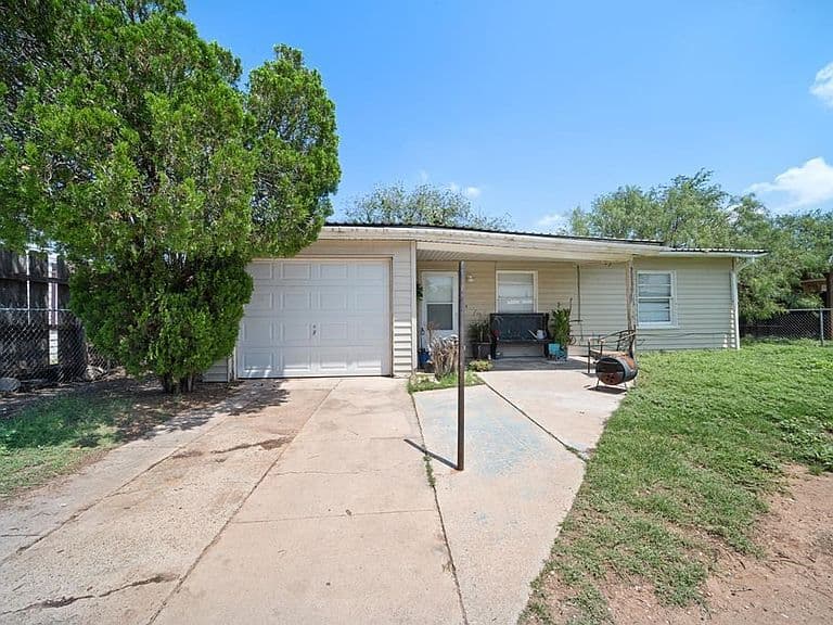 Listing photo 3