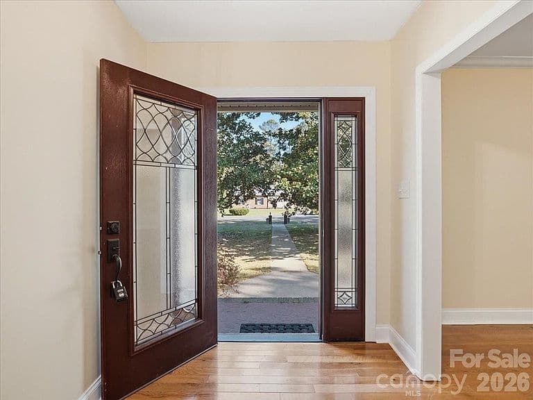 Listing photo 5
