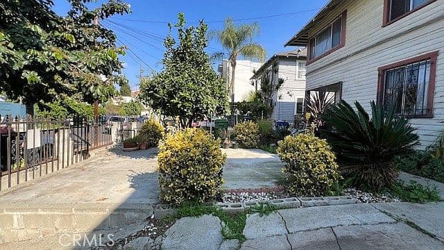 Listing photo 3