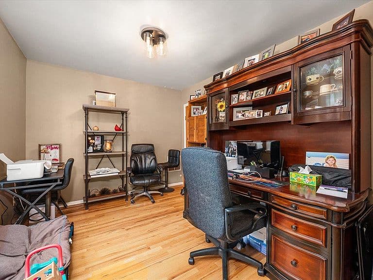 Listing photo 5