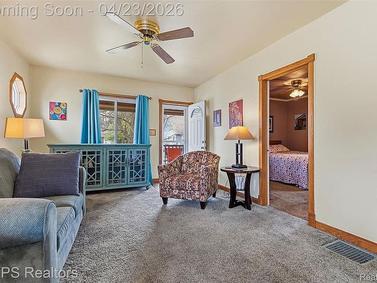 Listing photo 4