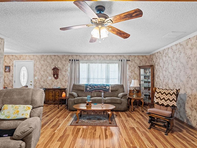 Listing photo 5