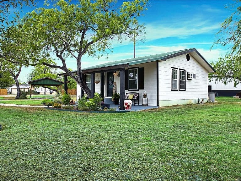 Listing photo 3
