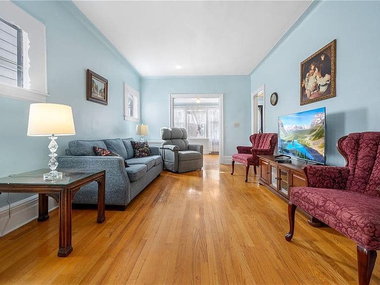 Listing photo 3