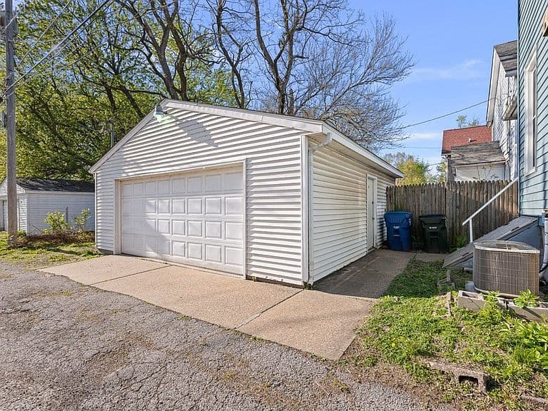 Listing photo 5