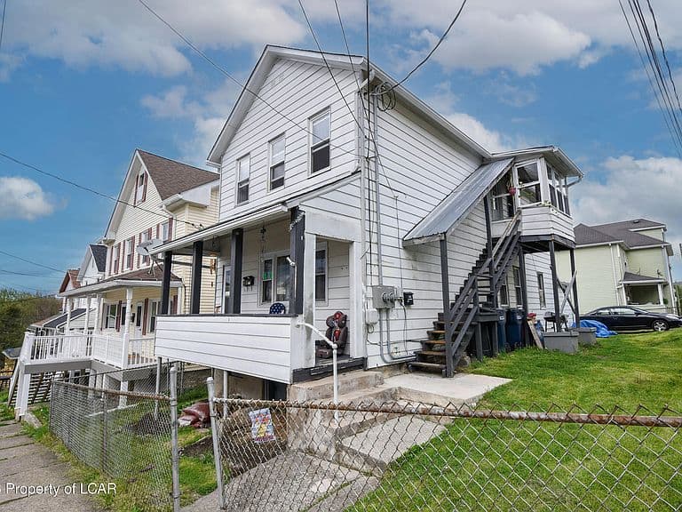Listing photo 3