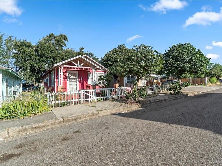 Listing photo 5