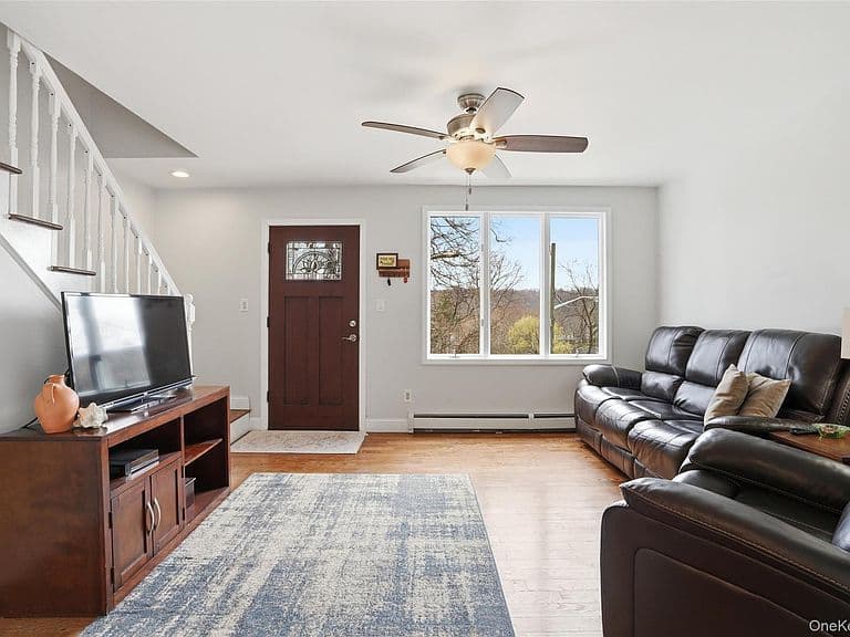 Listing photo 5
