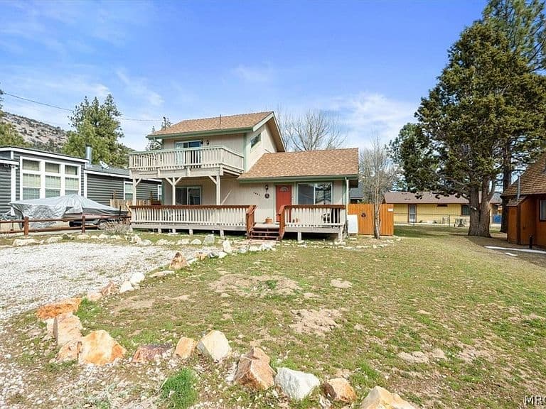 Listing photo 2