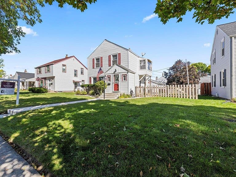 Listing photo 3