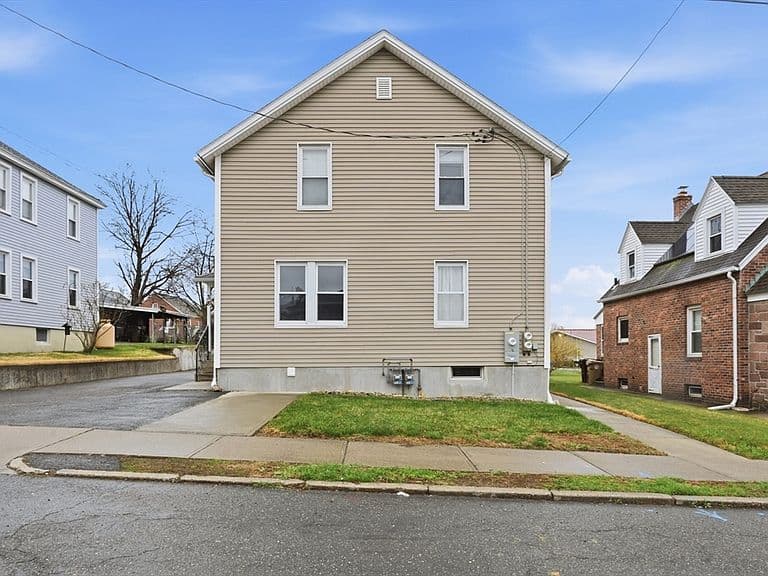 Listing photo 5