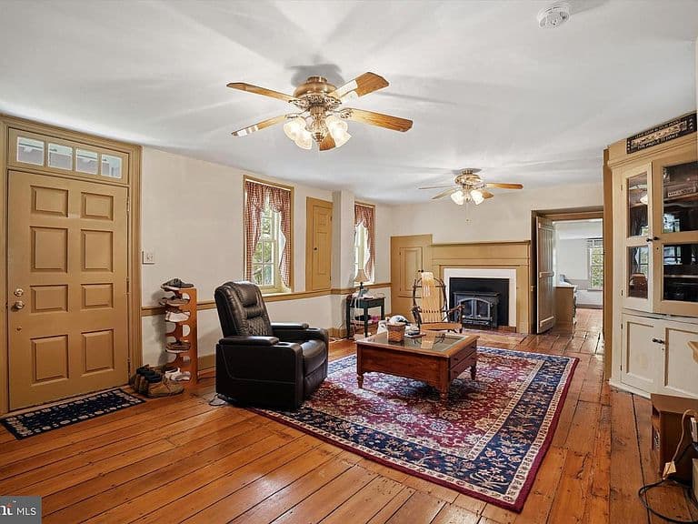Listing photo 5