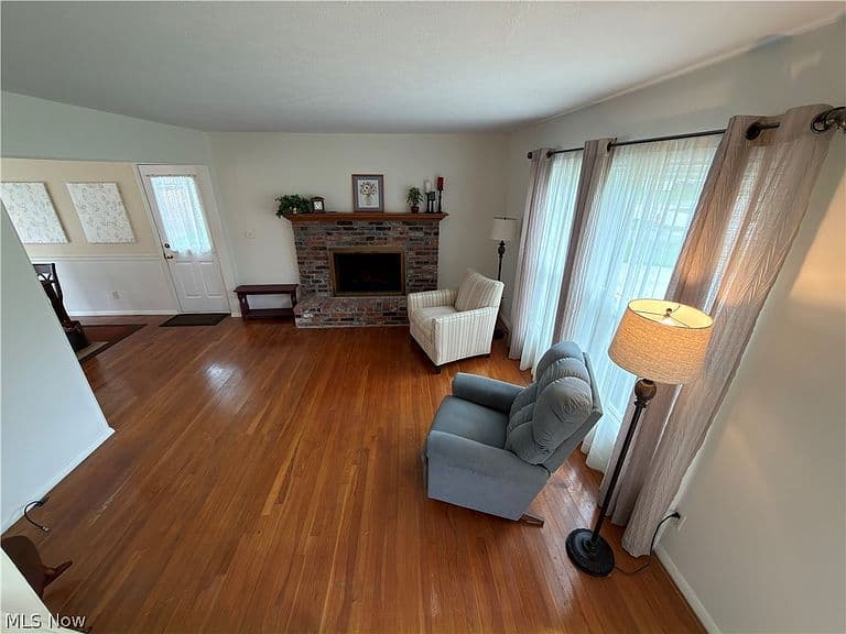Listing photo 4