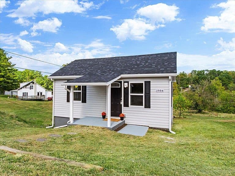 Listing photo 2