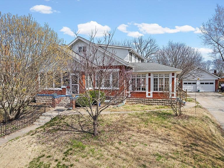 Listing photo 2