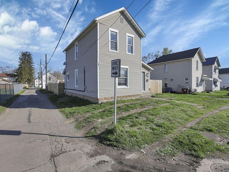 Listing photo 2