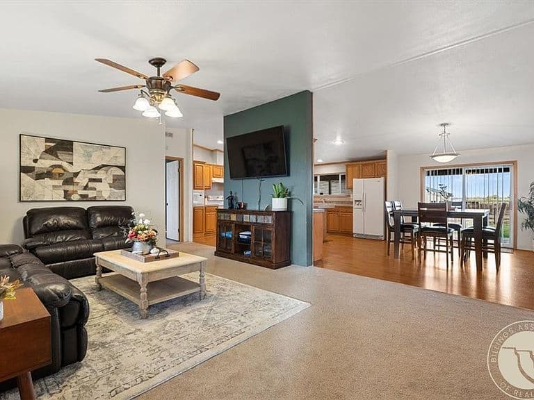 Listing photo 5