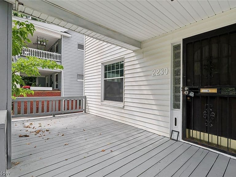 Listing photo 3