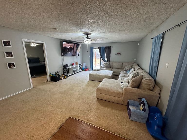 Listing photo 3