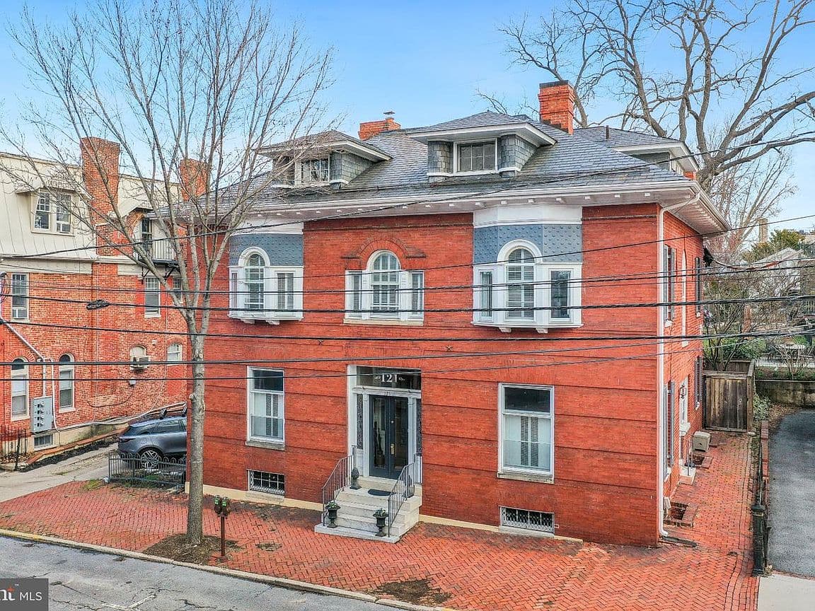 Primary listing photo