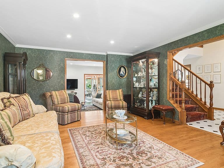 Listing photo 3