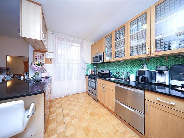 Listing photo 3