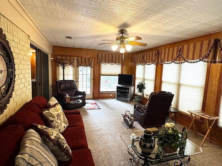 Listing photo 4