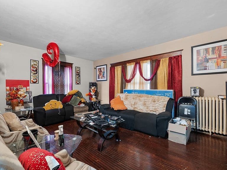 Listing photo 3