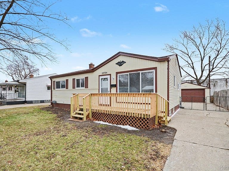 Listing photo 2