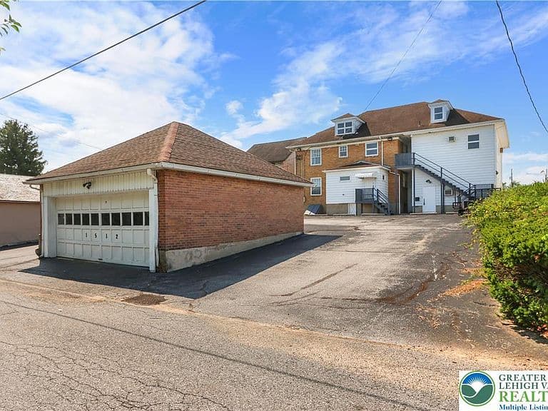 Listing photo 4