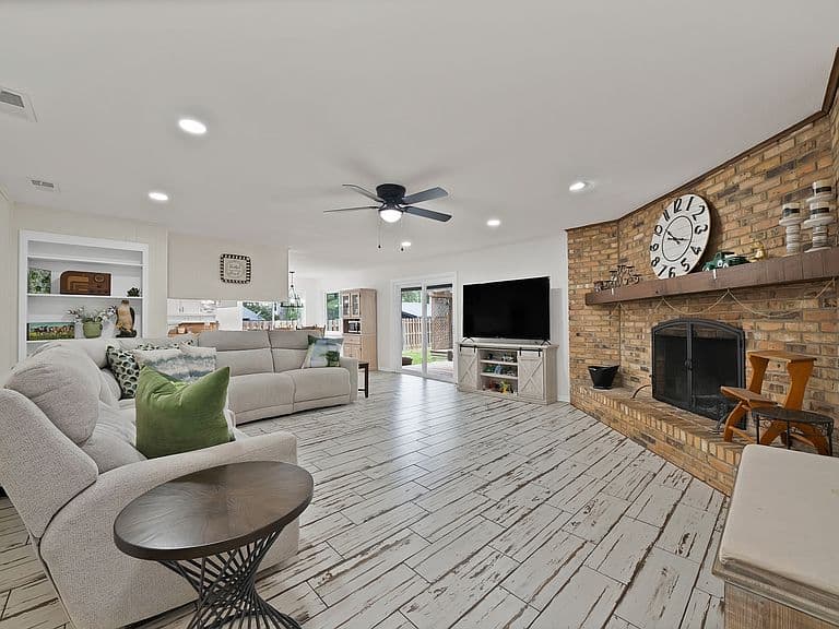Listing photo 5