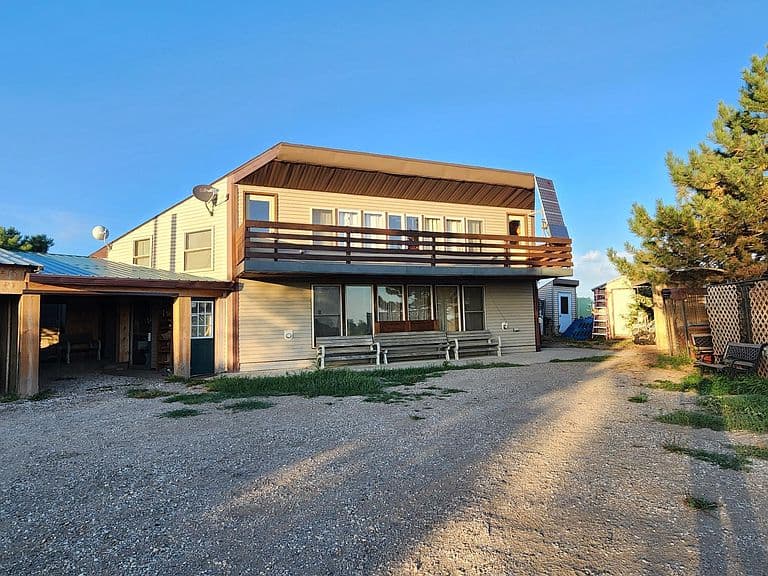 Listing photo 2