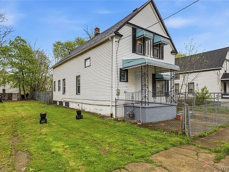 Listing photo 3