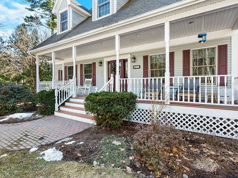 Listing photo 2